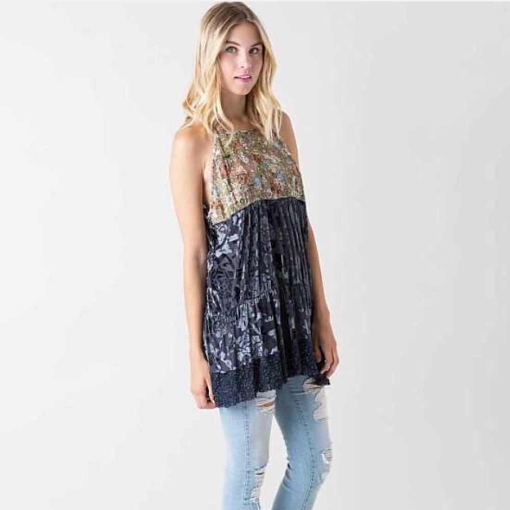 Buckle Top